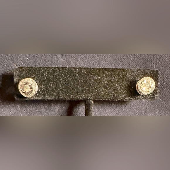 925 Silver Stud Earrings, Great Preowned Condition - Picture 9 of 9